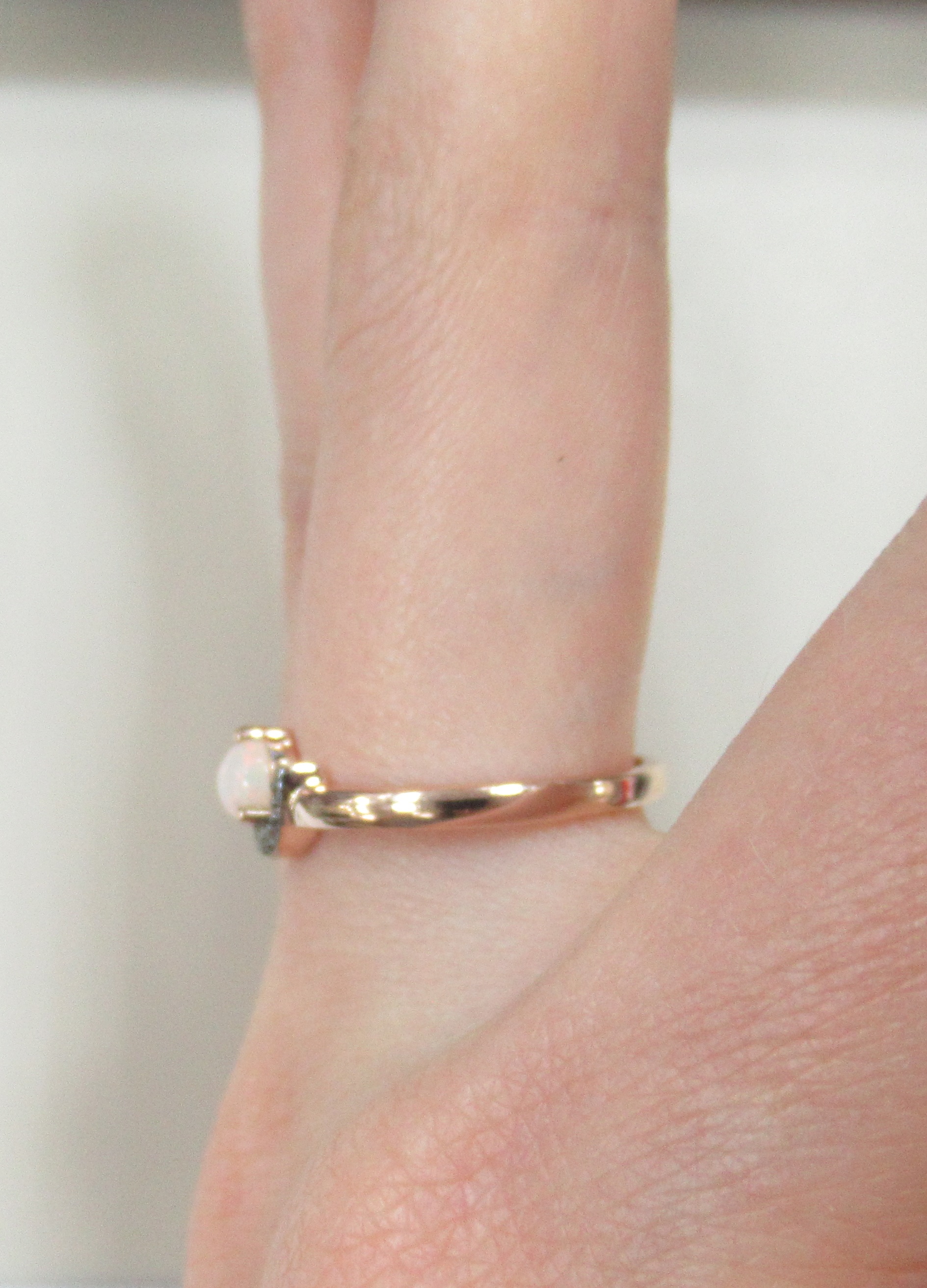 Серебряное кольцо с опалом и бриллиантами